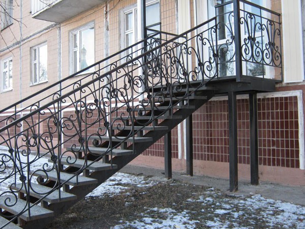 лестница из металла